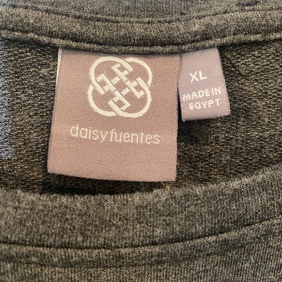 Daisy Fuentes long sleeve shirt.  XL - Picture 5 of 6